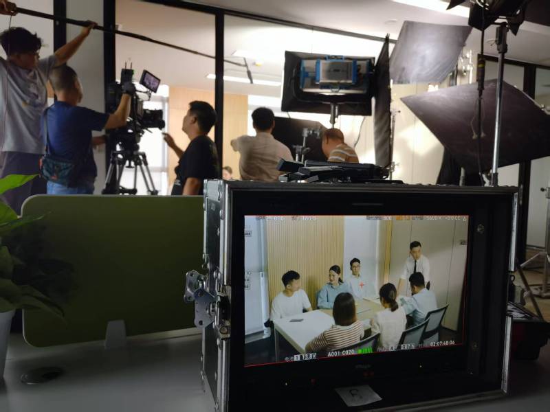 尼木县TVC拍摄公司：科技产品视觉化大师，诠释未来感与功能美学